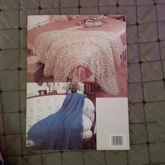 3 Vintage Leisure Arts Crochet Pattern Books Afghans Pansies Roses - Picture 3 of 7